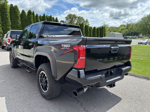 Used 2024 Toyota Tacoma TRD Off-Road AWD/4WD image 5