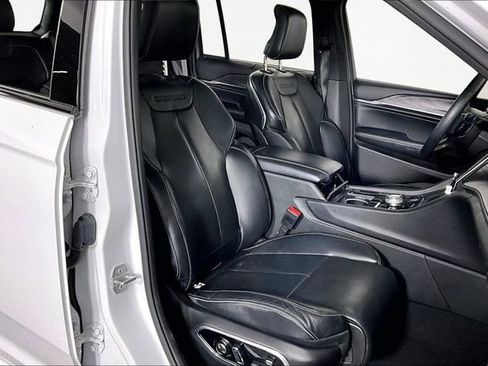 Used 2022 Jeep Grand Cherokee Overland w/ Luxury Tech Group IV image 24