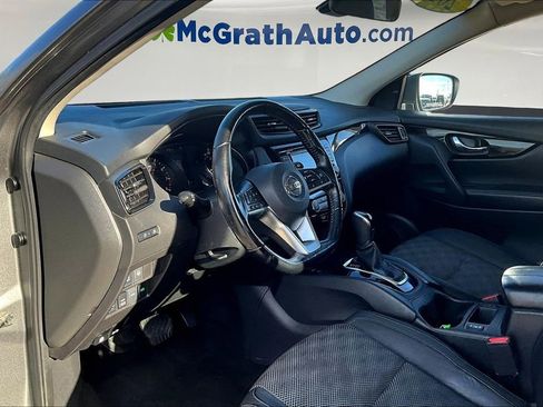 Used 2022 Nissan Rogue Sport SV w/ Technology Package image 19