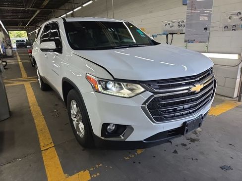 Used 2020 Chevrolet Traverse LT w/ Driver Confidence II Package AWD/4WD image 3