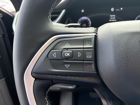 Used 2025 Jeep Grand Cherokee Laredo RWD image 24