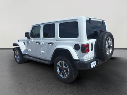 Used 2020 Jeep Wrangler Unlimited Sahara AWD/4WD image 3