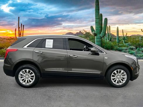 Used 2019 Cadillac XT5 Base image 2