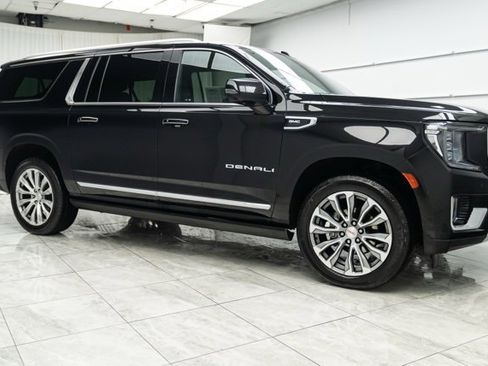 Used 2023 GMC Yukon XL Denali image 2
