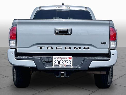Used 2021 Toyota Tacoma TRD Off-Road w/ Technology Package AWD/4WD image 4