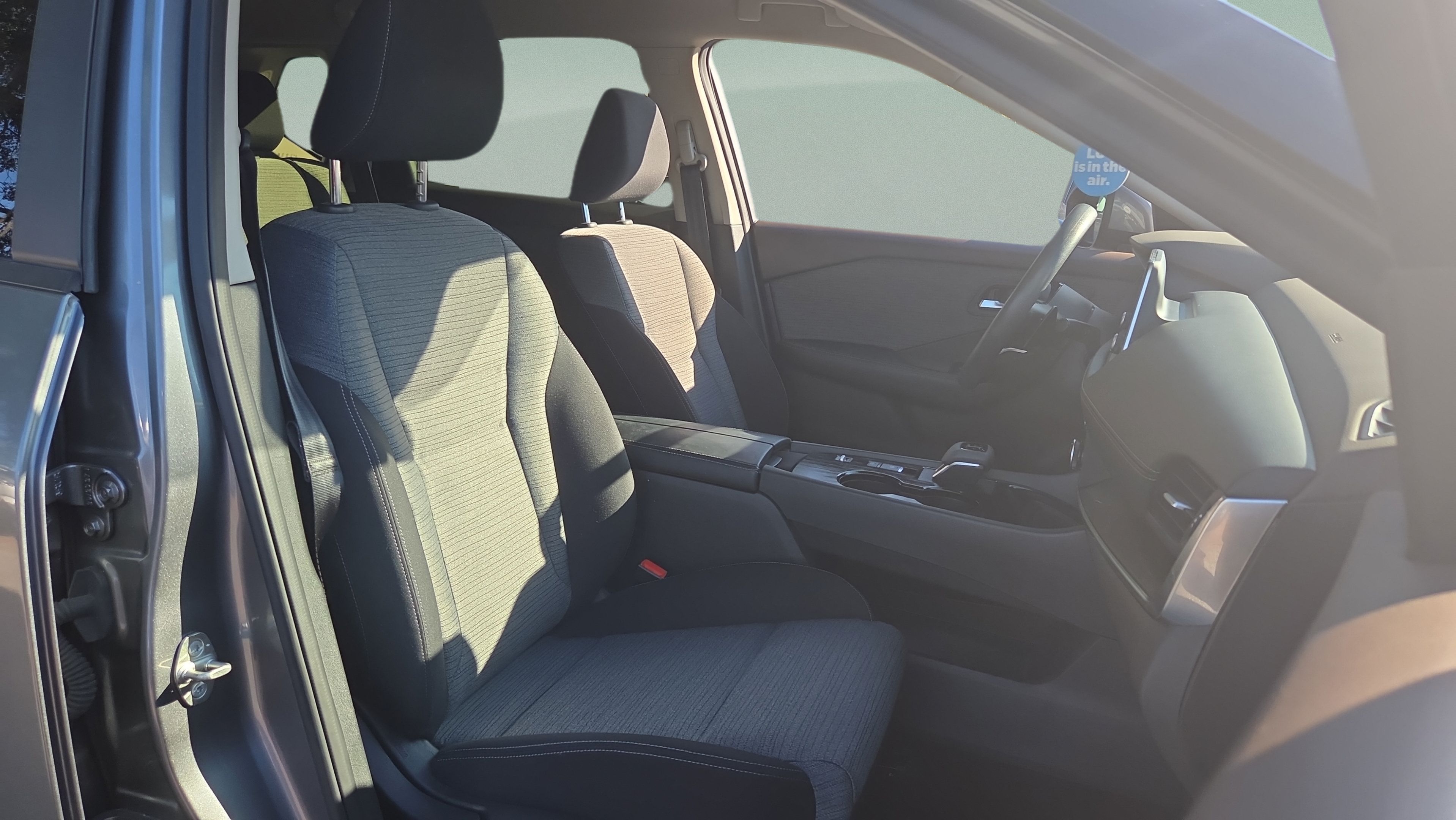 Used 2023 Nissan Rogue SV FWD image 15