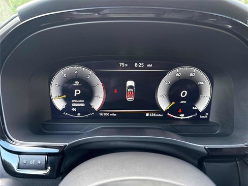 Used 2025 INFINITI QX60 Luxe FWD image 16