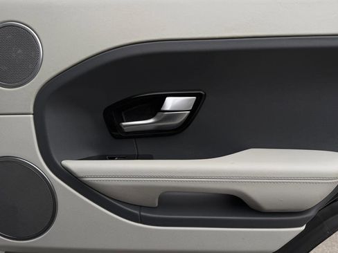 Used 2015 Land Rover Range Rover Evoque Prestige image 31