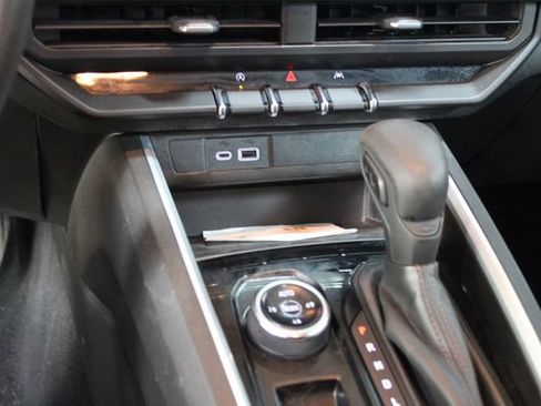 Used 2023 Chevrolet Colorado Trail Boss w/ Technology Package AWD/4WD image 20