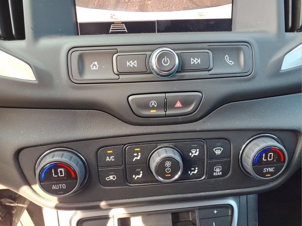 Used 2024 GMC Terrain SLE w/ Driver Convenience Package FWD image 10