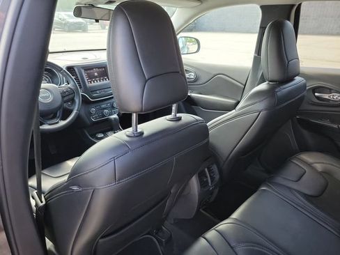 Used 2019 Jeep Cherokee Latitude Plus AWD/4WD image 25