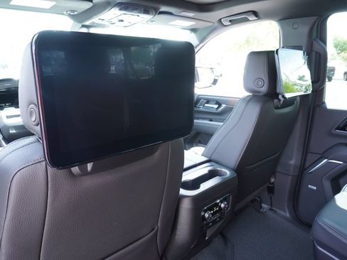 New 2026 GMC Yukon XL Denali w/ Denali Reserve Package AWD/4WD image 12