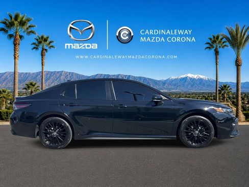 Used 2022 Toyota Camry SE FWD image 2
