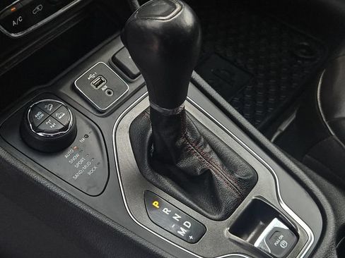 Used 2020 Jeep Cherokee Trailhawk w/ Cold Weather Group AWD/4WD image 14