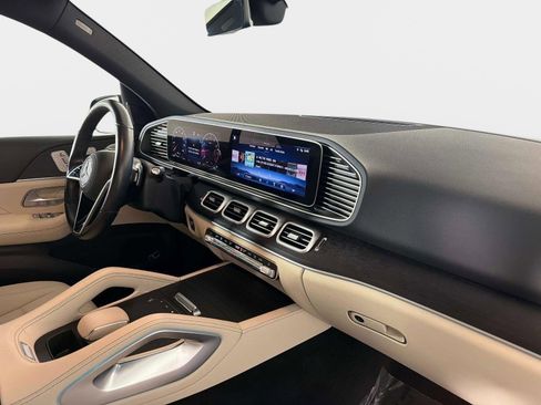 Used 2025 Mercedes-Benz GLE 350 4MATIC w/ Driver Assistance Package image 25
