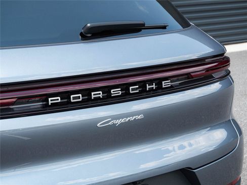 Certified 2026 Porsche Cayenne AWD/4WD image 39