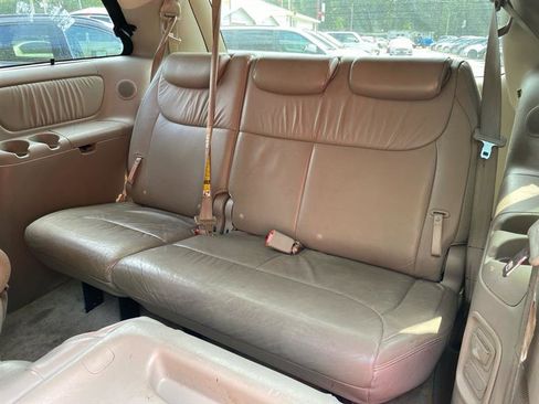 Used 2009 Toyota Sienna XLE w/ Towing Prep Pkg image 11