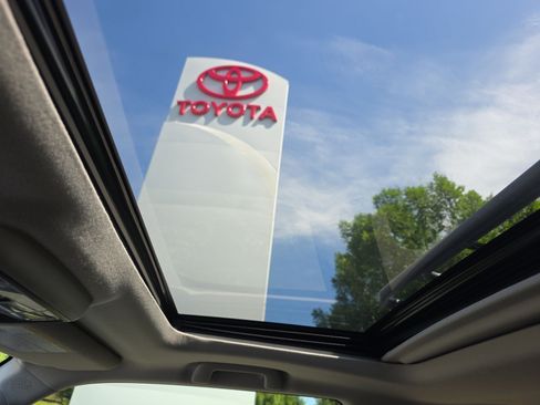 Used 2024 Toyota 4Runner Limited AWD/4WD image 31