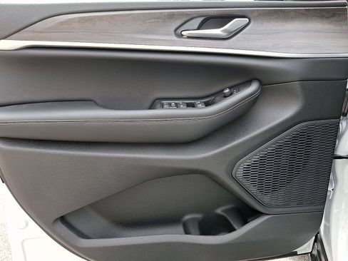 New 2026 Jeep Grand Cherokee L 4WD image 8