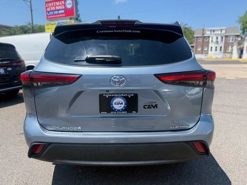 Used 2022 Toyota Highlander XLE AWD/4WD image 5