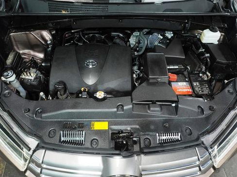 Used 2019 Toyota Highlander Limited AWD/4WD image 11
