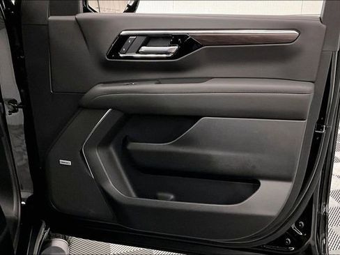 Used 2026 Chevrolet Tahoe Z71 w/ Comfort Package image 23