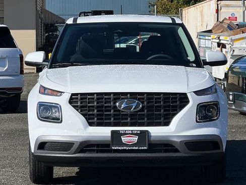 New 2026 Hyundai Venue SE image 3