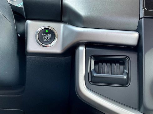 Used 2024 Ford Expedition XLT image 21