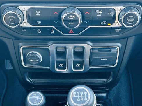 Used 2021 Jeep Wrangler Sport AWD/4WD image 16