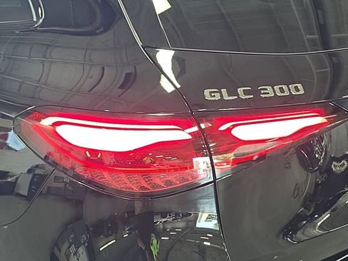 Certified 2025 Mercedes-Benz GLC 300 4MATIC image 33