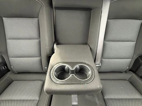 Used 2024 GMC Terrain SLE image 27