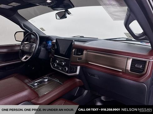 Used 2022 Ford Expedition Limited image 32