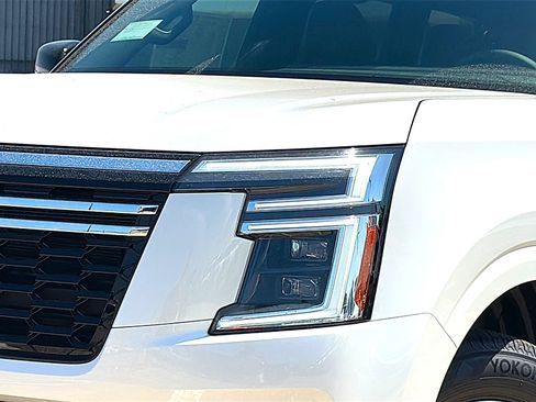 New 2026 Nissan Armada SL w/ Captain's Chari Seat Package AWD/4WD image 4
