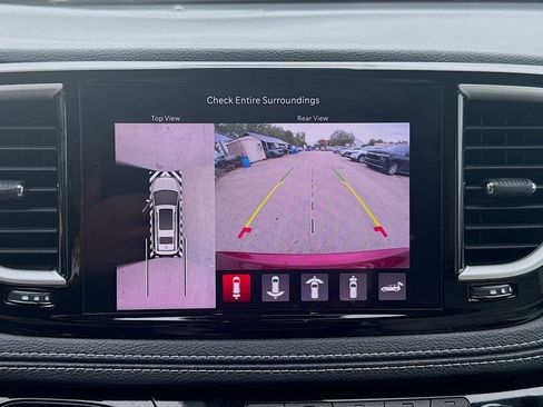 Used 2021 Chrysler Pacifica Touring-L w/ Premium & Safety Sphere Group FWD image 13