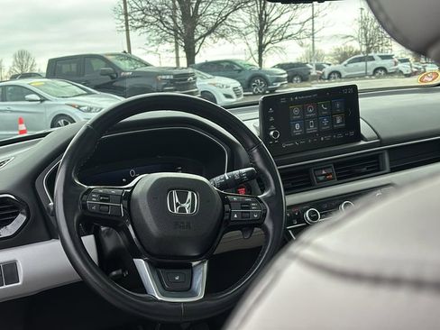 Used 2024 Honda Pilot Elite image 13