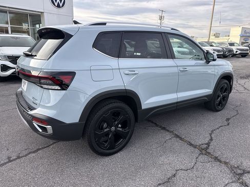 New 2026 Volkswagen Taos SEL image 4