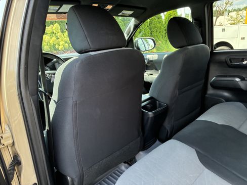 Used 2020 Toyota Tacoma TRD Off-Road AWD/4WD image 13