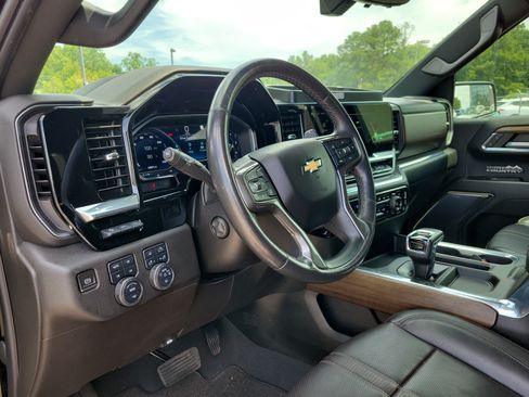 Used 2023 Chevrolet Silverado 1500 High Country w/ Technology Package AWD/4WD image 3