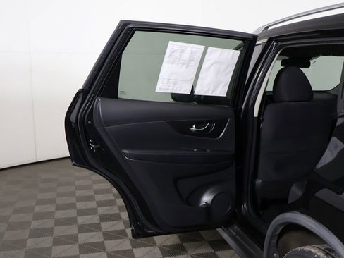 Used 2020 Nissan Rogue SV image 17