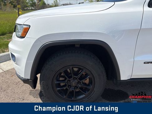 Used 2018 Jeep Grand Cherokee Laredo AWD/4WD image 21