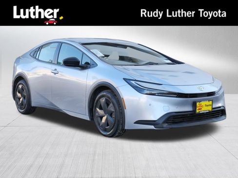 Certified 2025 Toyota Prius LE image 1