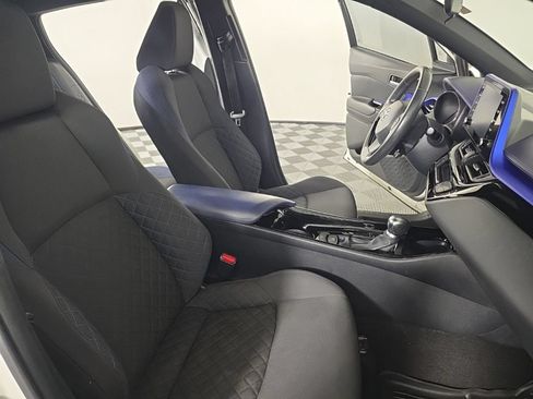 Used 2020 Toyota C-HR XLE FWD image 32