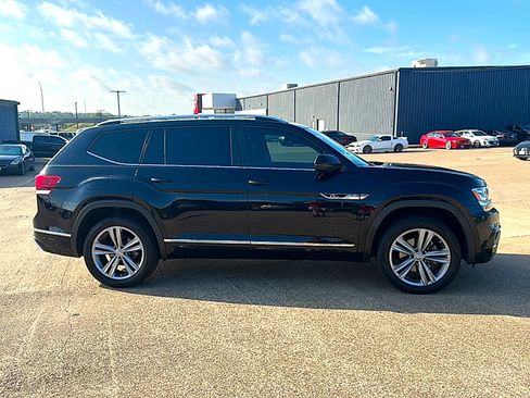 Used 2018 Volkswagen Atlas SEL w/ R-Line Package AWD/4WD image 9