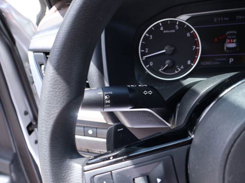 Used 2023 Nissan Rogue SV FWD image 29