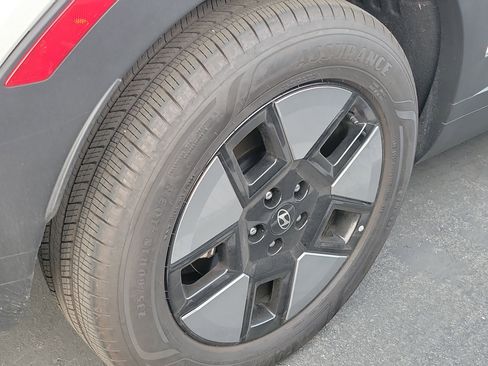 Used 2025 Hyundai Santa Fe SEL image 5