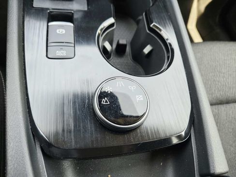 Used 2024 Nissan Rogue SV AWD/4WD image 29