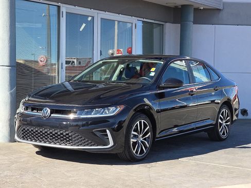 Used 2025 Volkswagen Jetta SE image 2