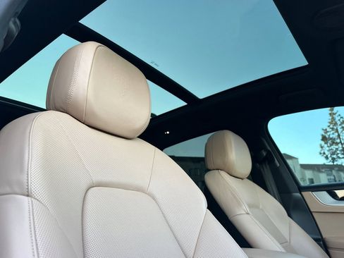 Certified 2024 Porsche Cayenne image 17