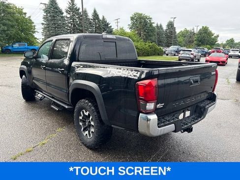 Used 2019 Toyota Tacoma TRD Off-Road AWD/4WD image 5