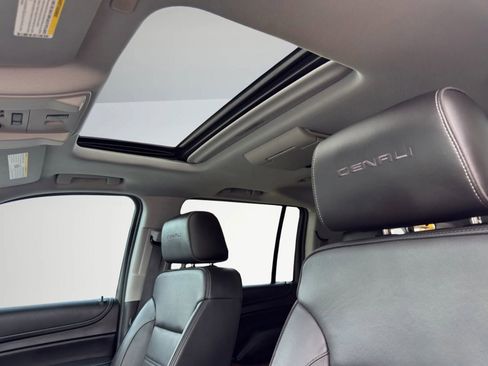 Used 2018 GMC Yukon XL Denali w/ Denali Ultimate Package image 12